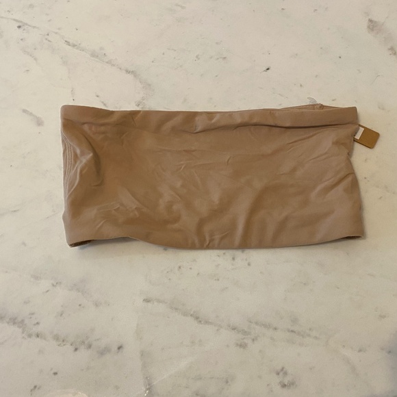 Skims Fits Everybody Fits Everybody Bandeau Bra in Clay - Picture 4 of 7